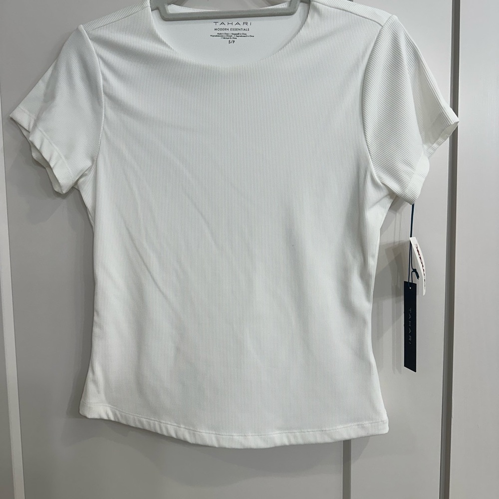 Tahari White Ribbed Crewneck Short Sleeve Top